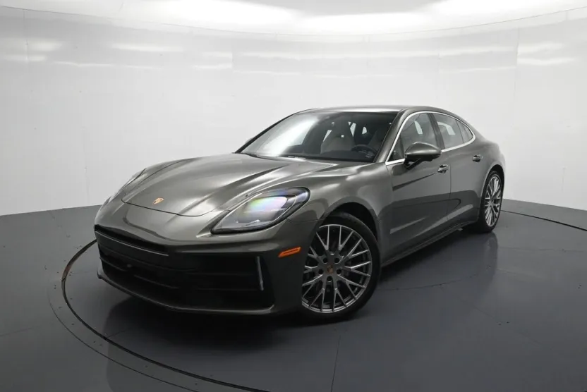 2025 Porsche Panamera 4 photo 1