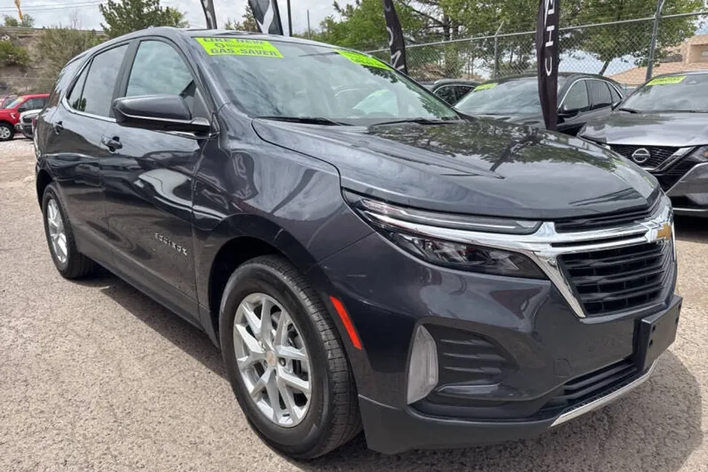 2023 Chevrolet Equinox LT photo 1