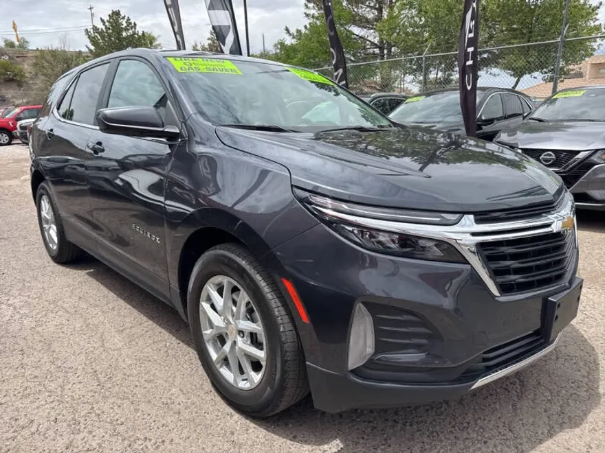 2023 Chevrolet Equinox LT photo 1