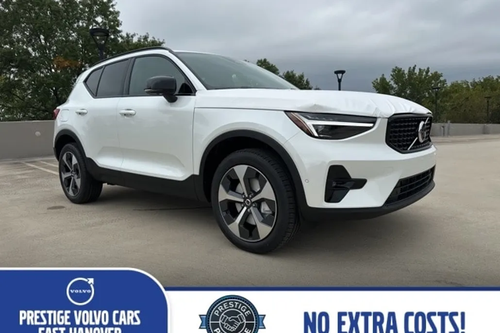 2026 Volvo XC40 Plus photo 1