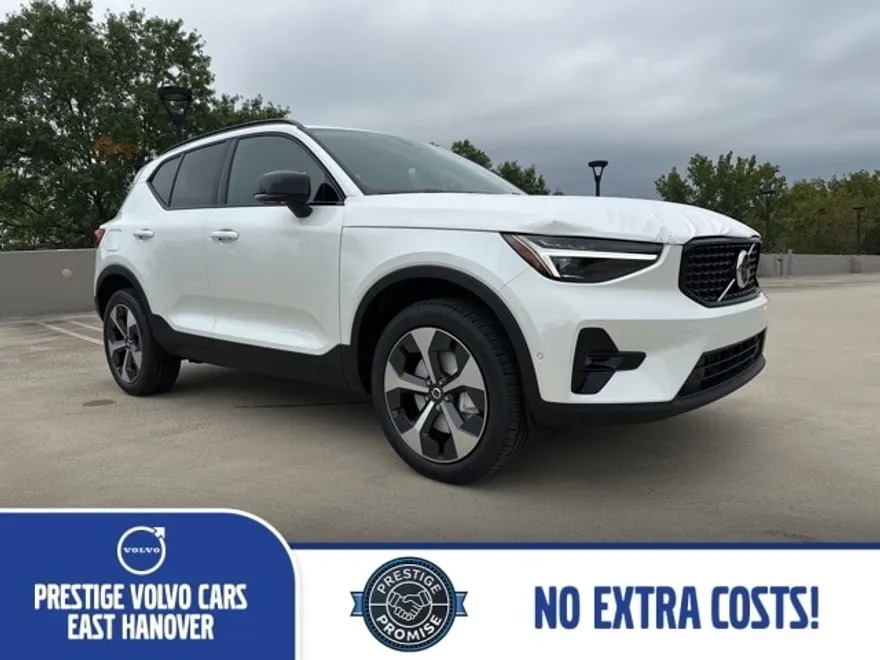 2026 Volvo XC40 Plus photo 1