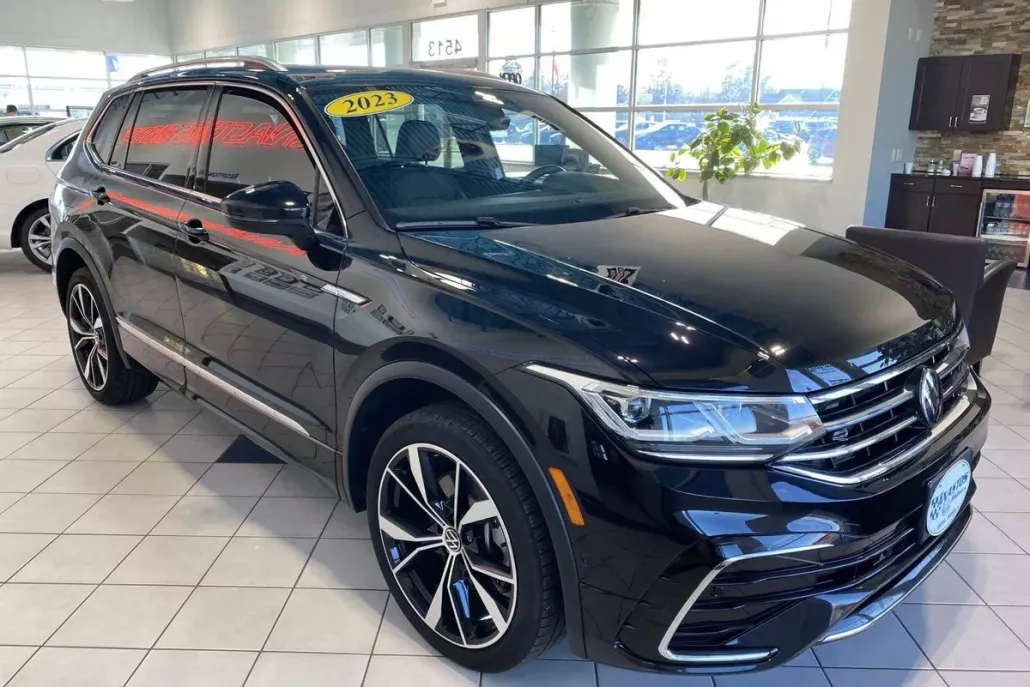 2023 Volkswagen Tiguan SEL R-Line Black photo 1