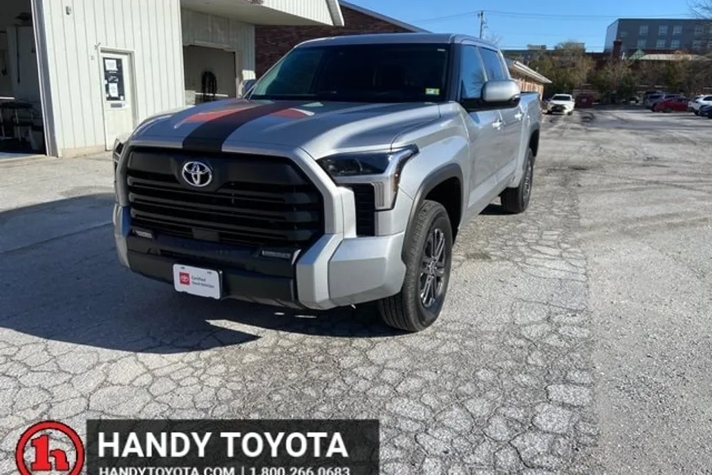 2024 Toyota Tundra SR5 photo 1