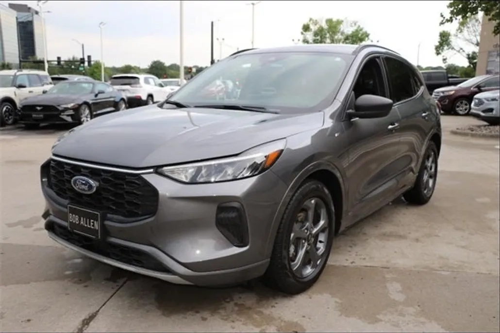 2023 Ford Escape ST-Line photo 1