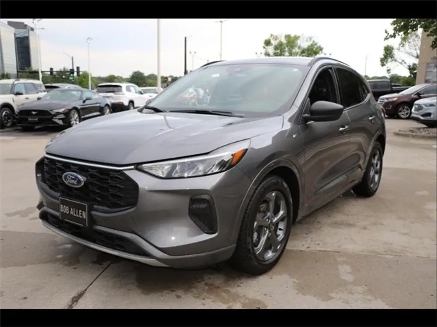 2023 Ford Escape ST-Line photo 1