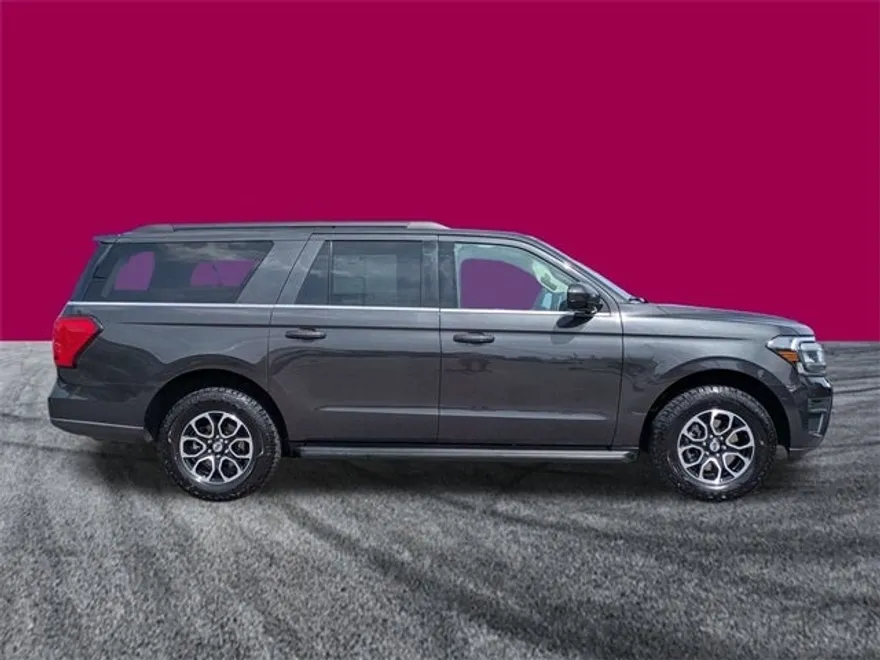 2024 Ford Expedition MAX XLT photo 1