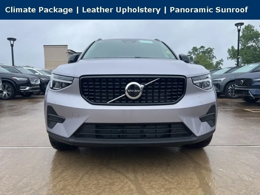 2026 Volvo XC40 Core photo 1