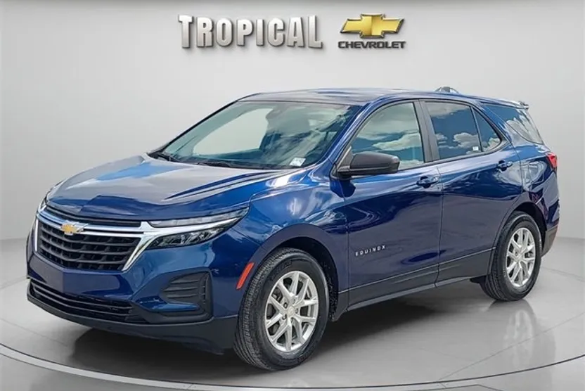 2022 Chevrolet Equinox LS photo 1