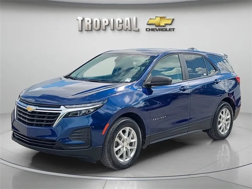 2022 Chevrolet Equinox LS photo 1
