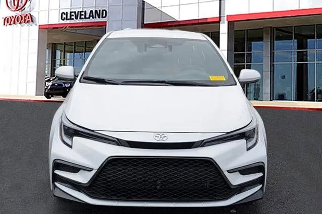 2024 Toyota Corolla SE photo 1