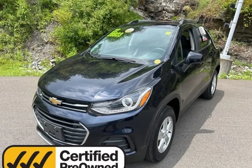 2022 Chevrolet Trax LT photo 1