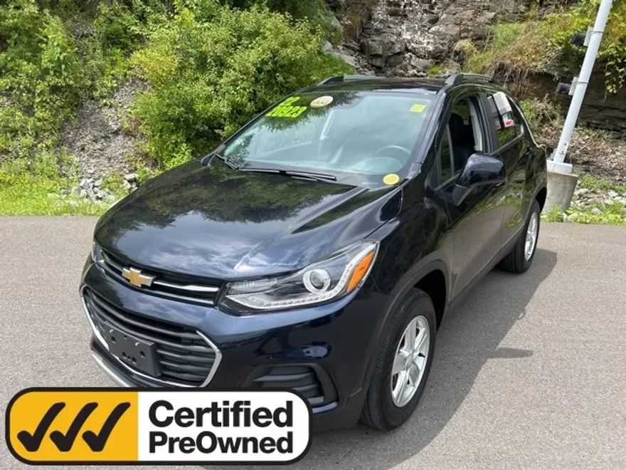 2022 Chevrolet Trax LT photo 1