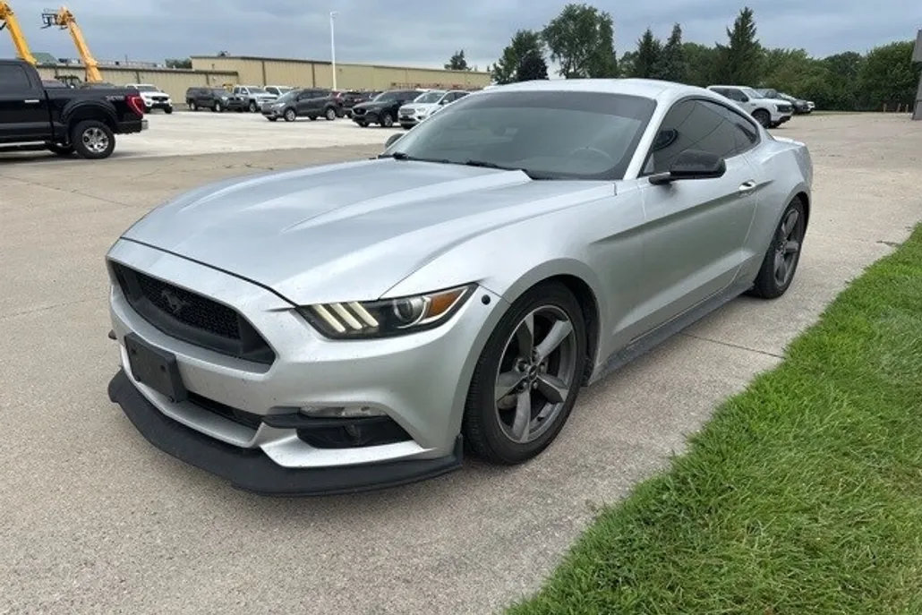 2015 Ford Mustang V6 photo 1