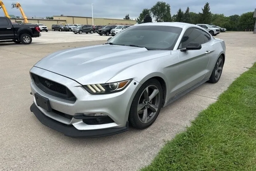 2015 Ford Mustang V6 photo 1