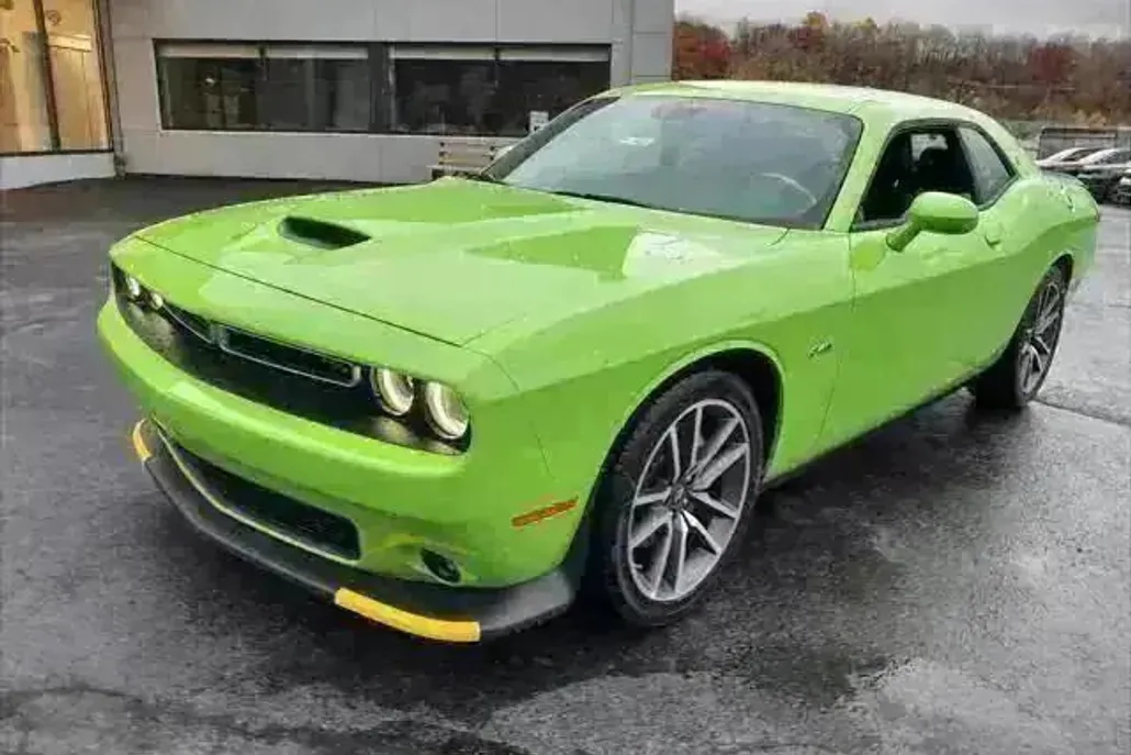 2023 Dodge Challenger R/T photo 1