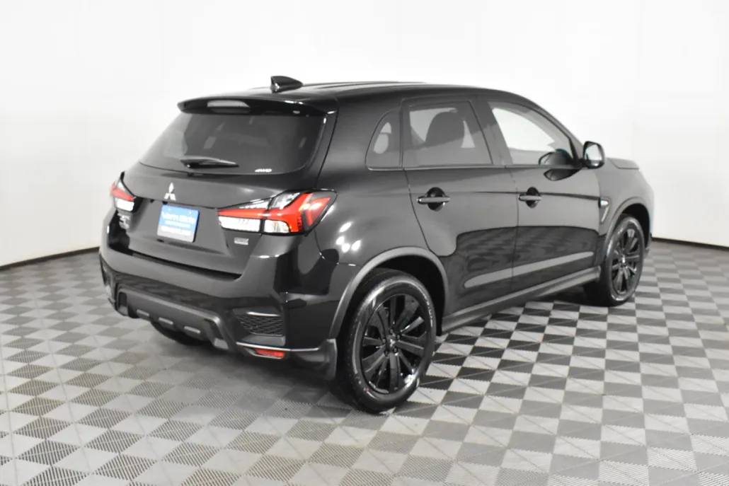 2025 Mitsubishi Outlander Sport LE photo 1