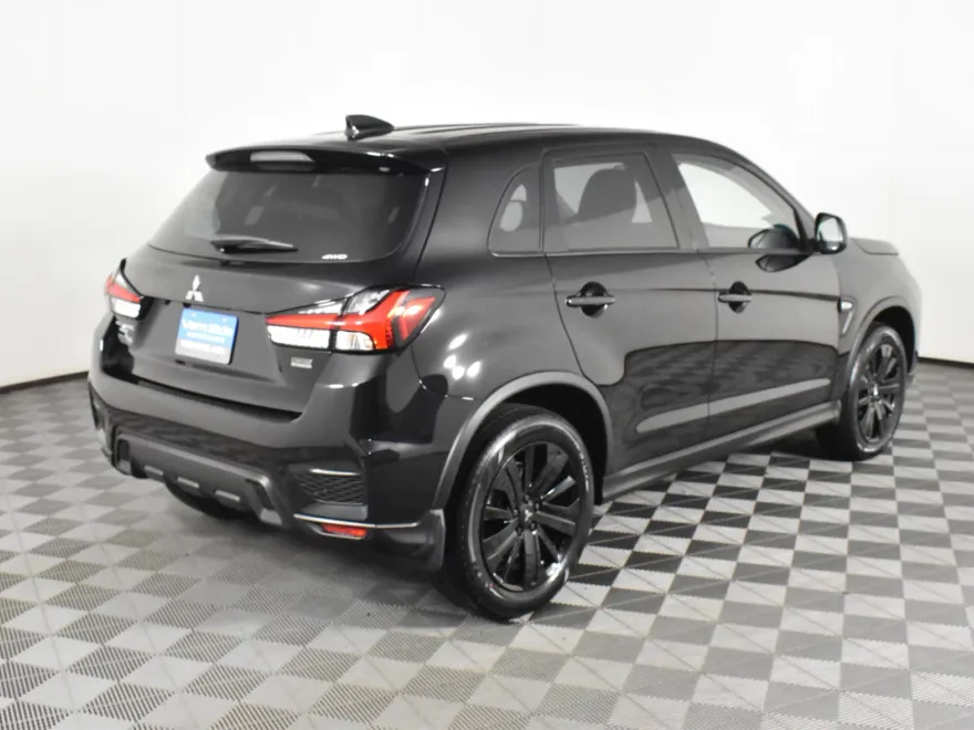 2025 Mitsubishi Outlander Sport LE photo 1