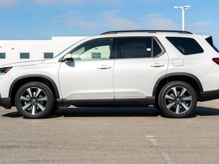 2025 Honda Pilot Touring photo 1