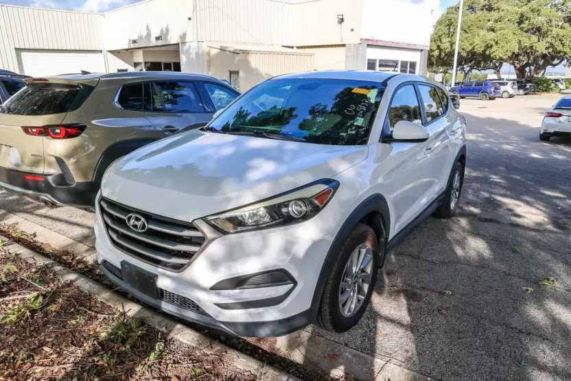 2016 Hyundai Tucson SE photo 1