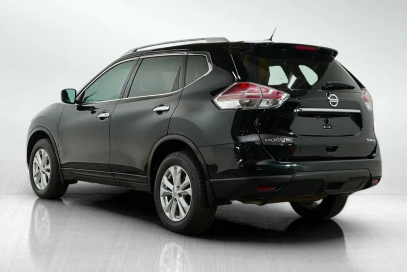 2016 Nissan Rogue SV photo 1