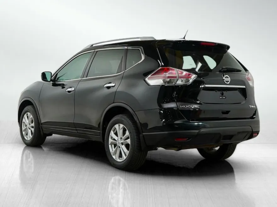 2016 Nissan Rogue SV photo 1