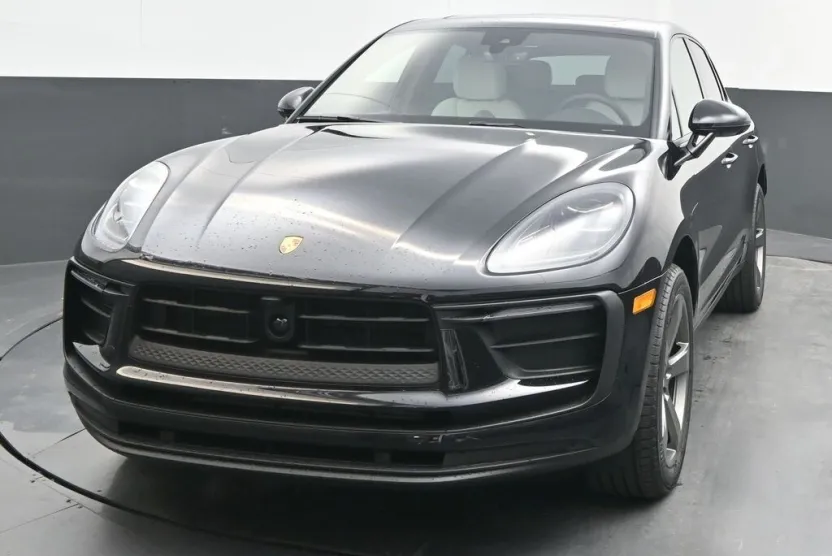 2026 Porsche Macan T photo 1