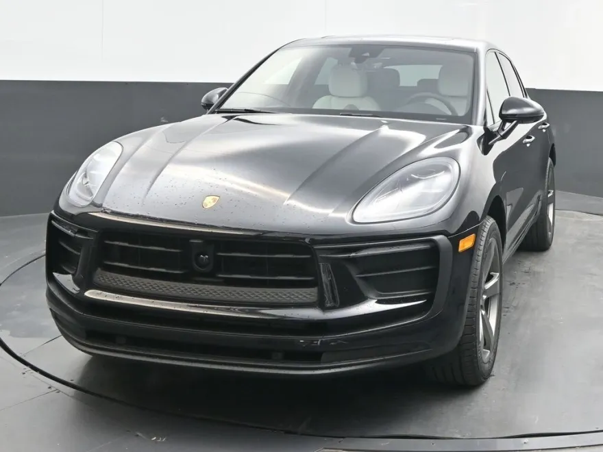 2026 Porsche Macan T photo 1