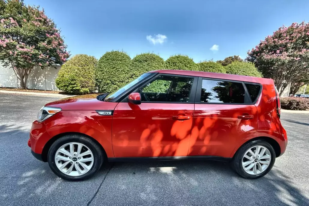 2017 Kia Soul Plus photo 1