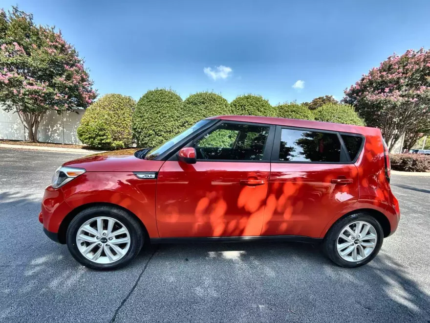 2017 Kia Soul Plus photo 1