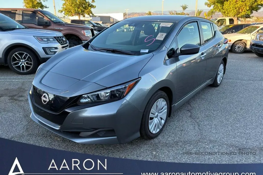 2023 Nissan Leaf S photo 1