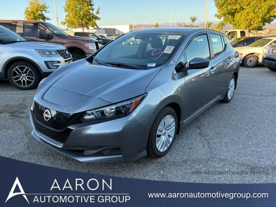 2023 Nissan Leaf S photo 1