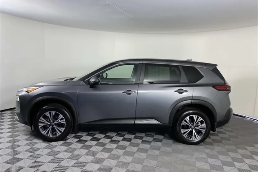 2022 Nissan Rogue SV photo 1