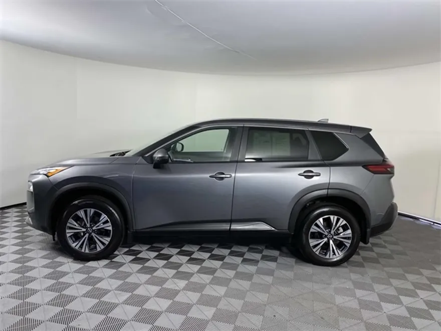 2022 Nissan Rogue SV photo 1