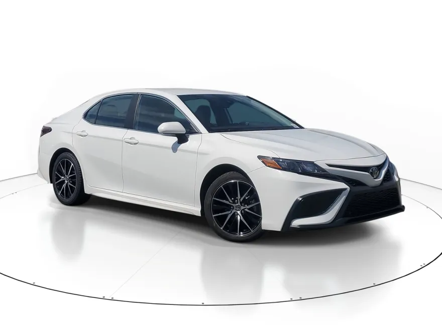 2024 Toyota Camry SE photo 1