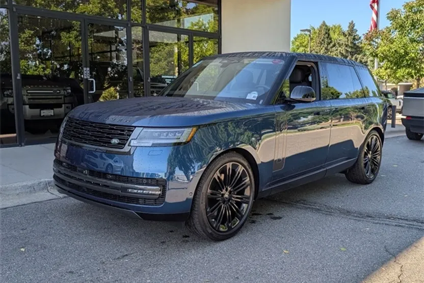 2025 Land Rover Range Rover SE photo 1