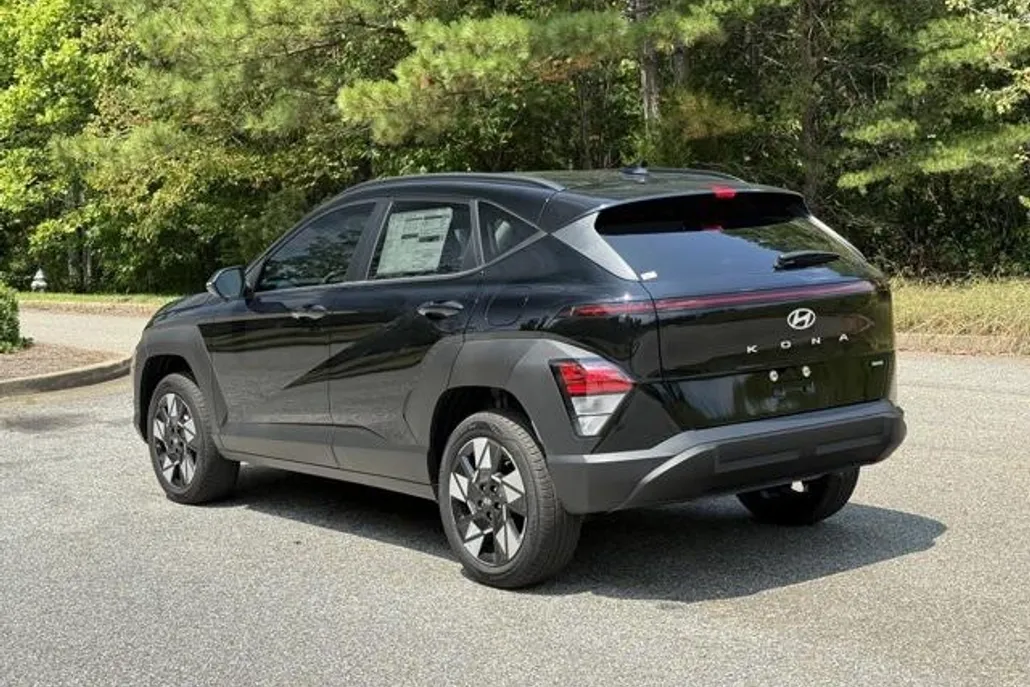 2025 Hyundai Kona SEL photo 1