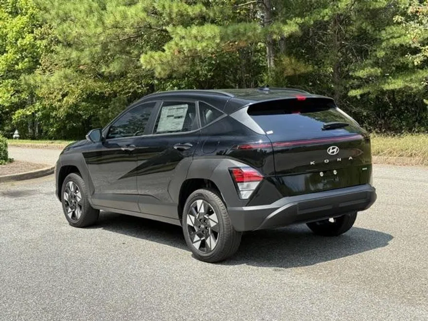 2025 Hyundai Kona SEL photo 1