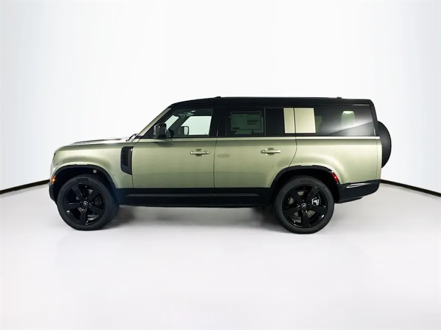 2025 Land Rover Defender 130 X-Dynamic SE photo 1
