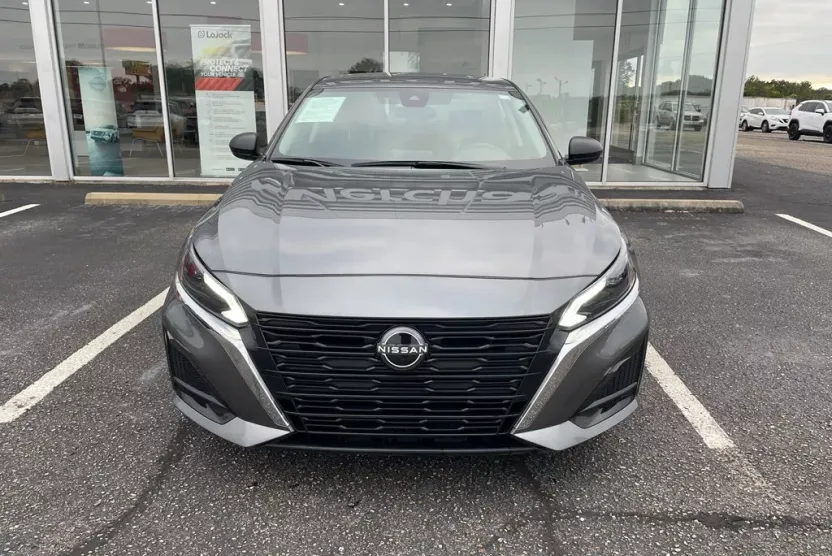2024 Nissan Altima 2.5 SV photo 1