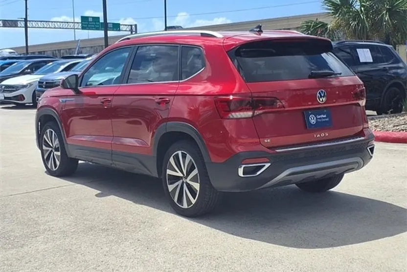 2024 Volkswagen Taos SE photo 1