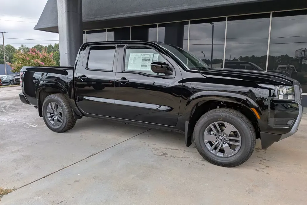 2025 Nissan Frontier SV photo 1