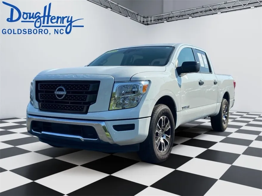 2023 Nissan Titan SV photo 1