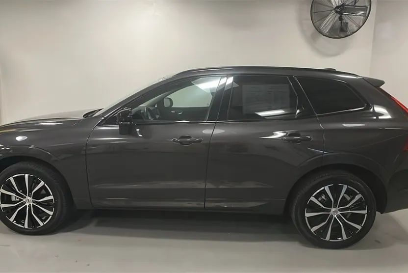 2025 Volvo XC60 B5 Plus photo 1