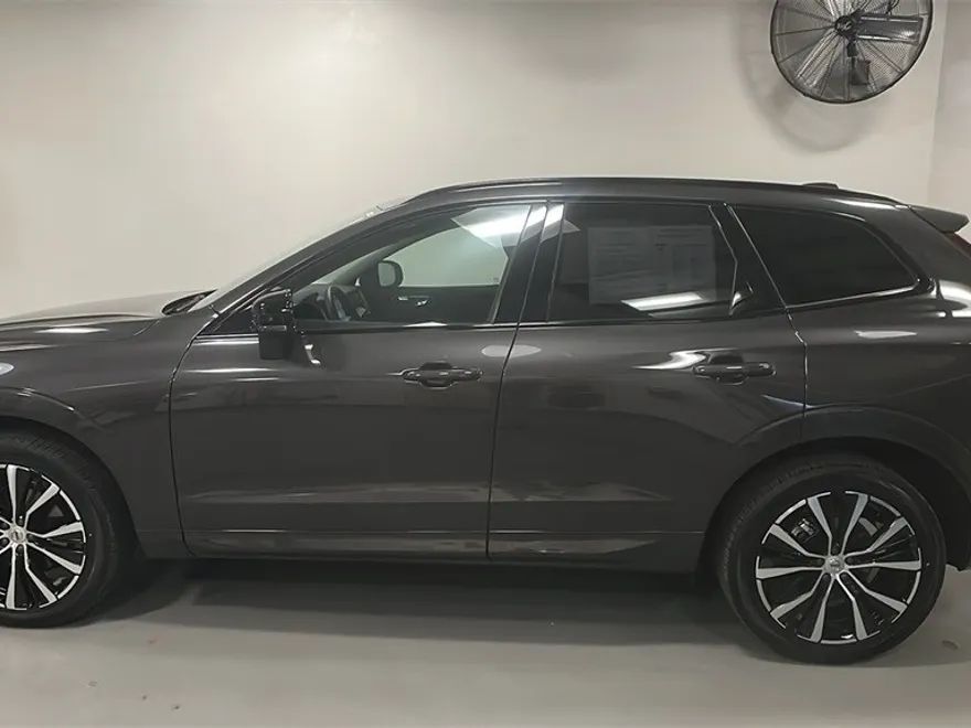 2025 Volvo XC60 B5 Plus photo 1