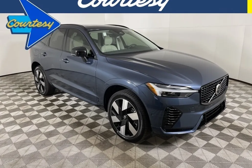 2025 Volvo XC60 T8 Plus photo 1