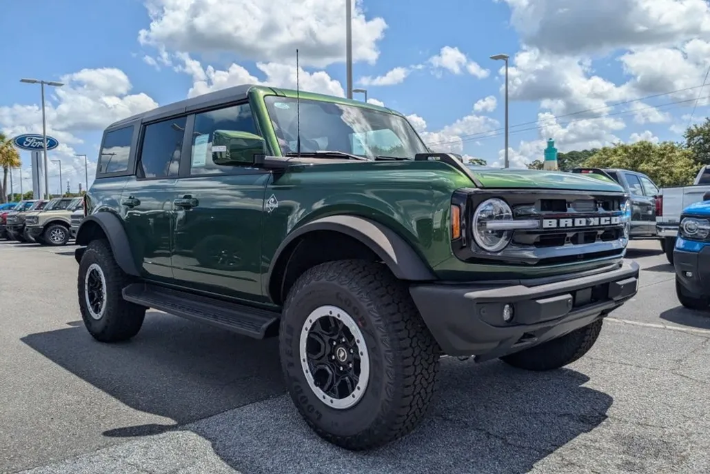 2025 Ford Bronco Outer Banks photo 1