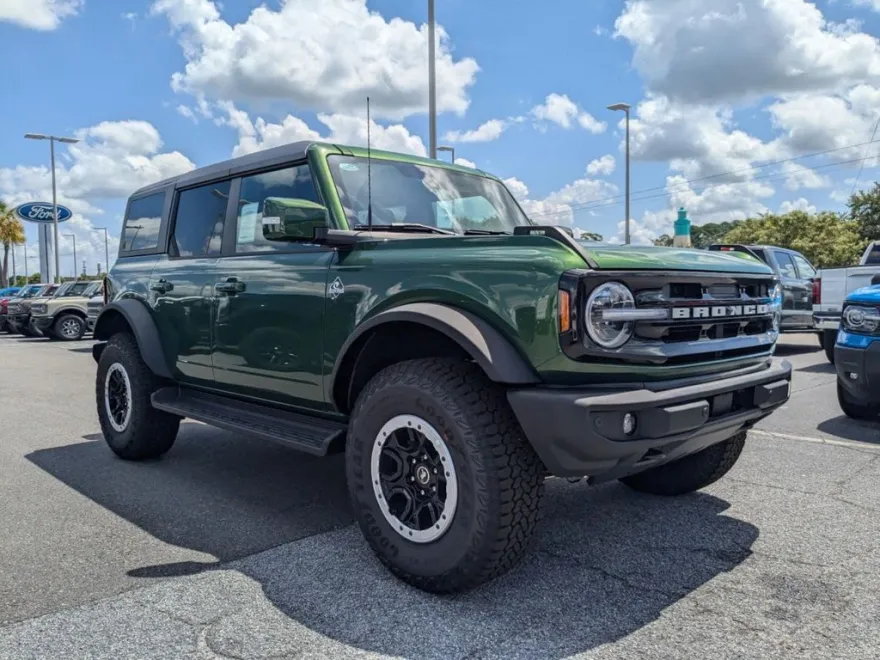 2025 Ford Bronco Outer Banks photo 1
