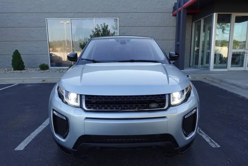 2019 Land Rover Range Rover Evoque SE Premium photo 1
