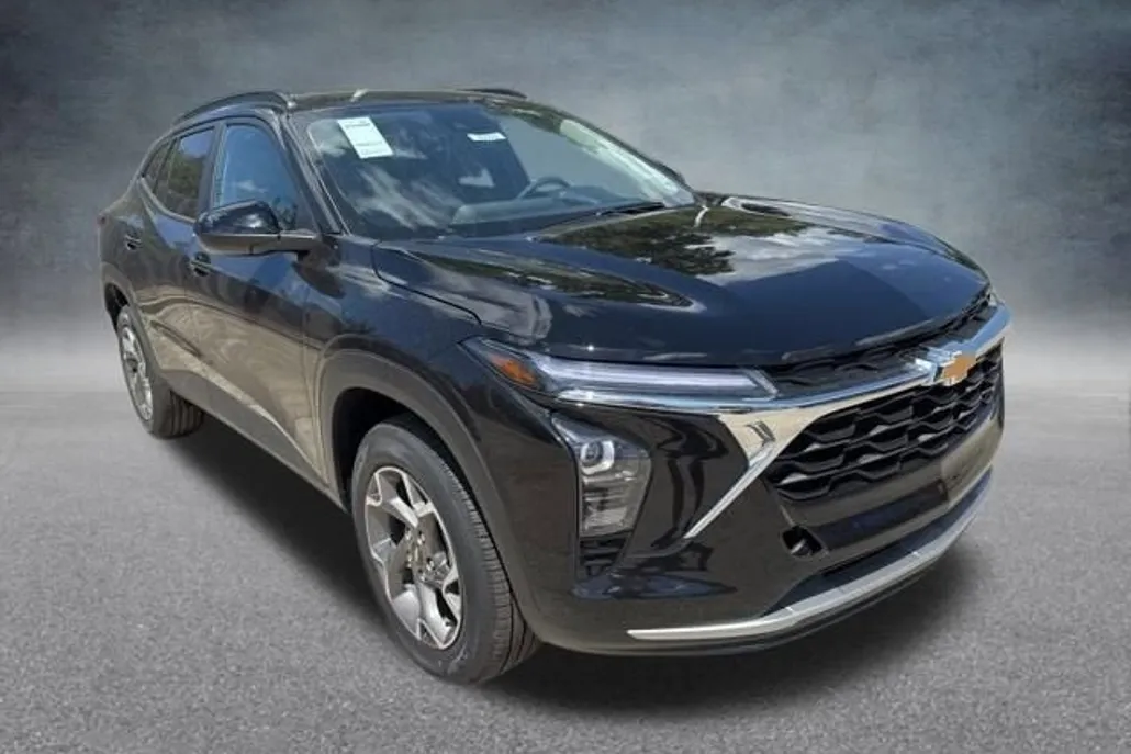 2025 Chevrolet Trax LT photo 1