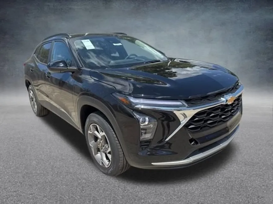 2025 Chevrolet Trax LT photo 1